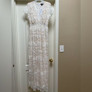 Vic white floral dress. Lined. Size M. Never worn.